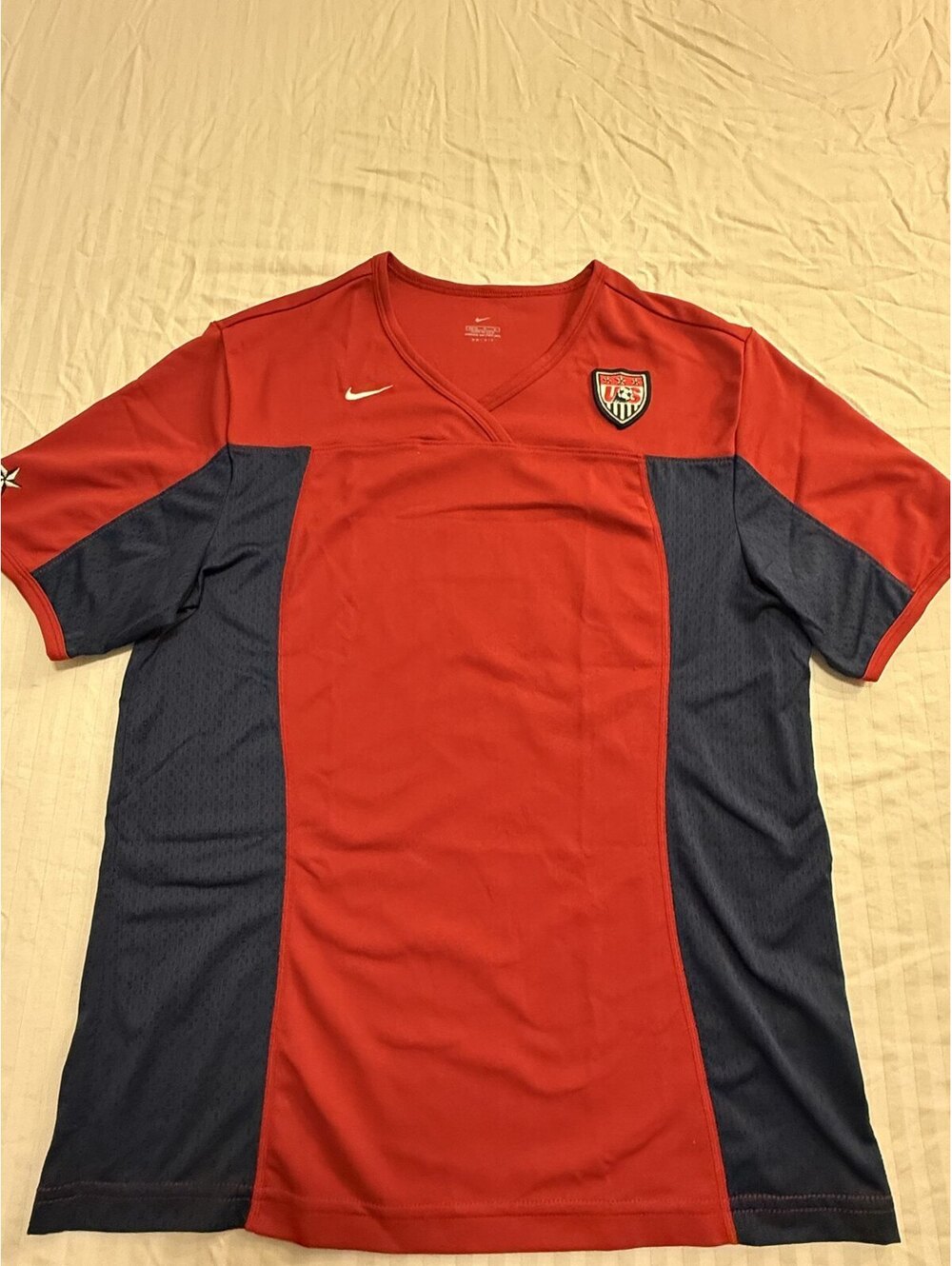 Nike USA Soccer Women's Jersey M Red Navy V-Neck Short Sleeve USWNT Crest